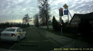 В Бресте таксист опасно проехал на красный сигнал светофора. ДТП чудом удалось избежать