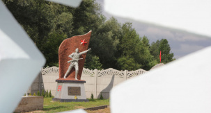 Брестчанка создает мемориал из заграничных памятников советским солдатам