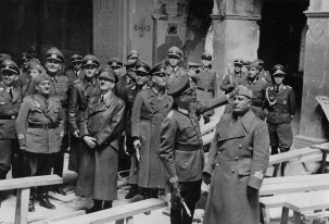 Адольф Гитлер и Бенито Муссолини в гарнизонном клубе 84-го стрелкового полка Брестской крепости