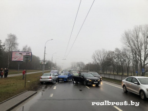 В Бресте на Московской водитель "Лады" выехал навстречу транспортному потоку