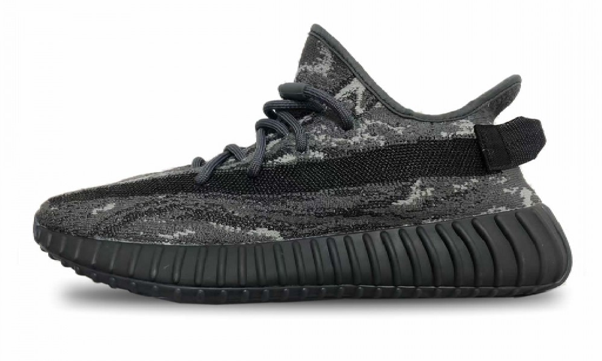 Кроссовки Yeezy Boost.