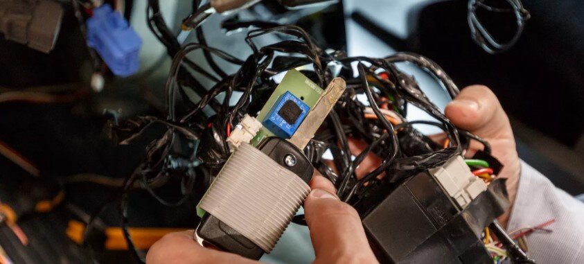 Выбор курсов по автоэлектрике: путь к профессиональному уровню