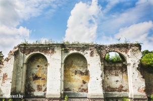 Средневековый фестиваль у стен Бернардинского монастыря в честь дарования городу Магдебургского права