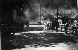 «Тушили всем городом». Фотоистория о том, как дети едва не сожгли деревянный Давид-Городок