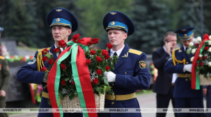 В Брестской крепости возложили цветы к вечному огню