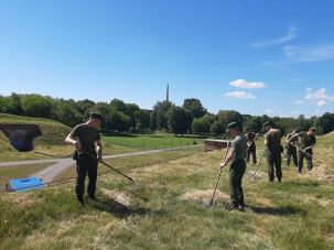 Благоустройство территории Брестской крепости военнослужащими 111 гвардейской артиллерийской бригады