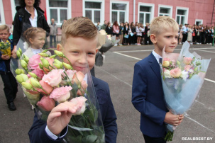Как прошел День знаний в Бресте в Гимназии №1. Фоторепортаж