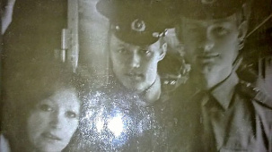Алла Пугачева и пограничный наряд. Август 1980 год. Ж/д вокзал Брест