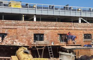 В царское время это был артиллерийский склад. В Бресте строят новый магазин