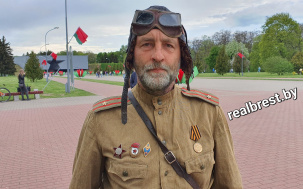 Спросили в Брестской крепости у посетителей: «Почему вы одели военную форму?»