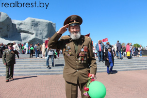 Фоторепортаж из Брестской крепости. 9 мая