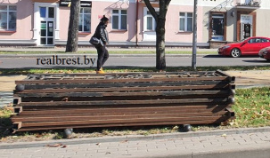Зачем в Бресте демонтировали турникетные ограждения на площади Свободы, бульварах Шевченко и Космонавтов?