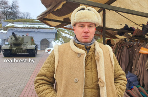 Часто за внешний вид в Брестской крепости его называют «ватник»