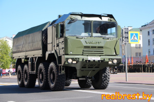 В Бресте впервые состоялся парад военной техники 9 мая