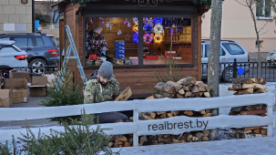 Новогодние товары брестчанам и гостям города предложат около 60 продавцов на ярмарке