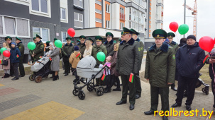 В Бресте пограничникам вручили ключи от 48 арендных квартир