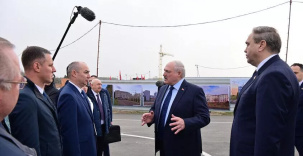 Лукашенко: некоторые врачи в Беларуси зарабатывают, как президент