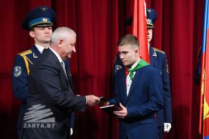 50 школьникам со всей Брестчины в торжественной обстановке вручили первые паспорта