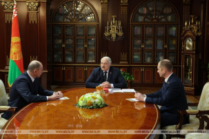 Лукашенко - чиновникам: наша жизнь ничто по сравнению с тем, что мы должны сделать для страны