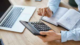 Для «ипэшников» с превышением лимита выручки установлен конкретный срок запрета на работу