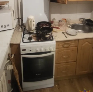 В Бресте горела квартира: пожилого хозяина с отравлением продуктами горения госпитализировали