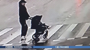 Брестчанка распространяла по городу наркотик в детской коляске с двухлетним ребенком