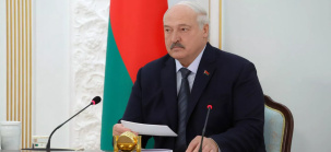 Лукашенко: после войны за умы может начаться "горячая" фаза