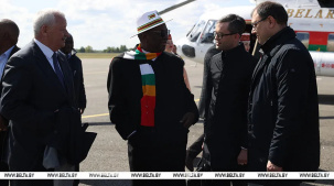 Президент Зимбабве Мнангагва прилетел в Брест. Как его встретили