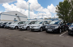 «Доллар рухнул — и цены вместе с ним!» Какие иномарки пользуются спросом в Бресте?