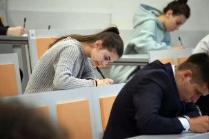 Школьники, получившие 0 баллов на ЦЭ, смогут пересдать экзамен с 2026 года