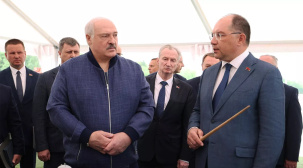 Лукашенко о демографии: стоптались мужики, девчонки не хотят рожать