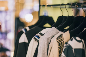 В Беларуси запретили продавать одежду и обувь известного бренда – очень неожиданно