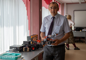 Учителю математики и информатики Высоковской средней школы имени Н.Н. Руденко Александру Лешкевичу «Человек года Брестчины» присвоено в области образования