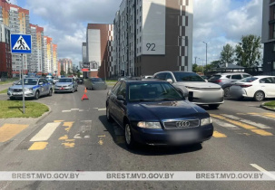 Водитель на автомобиле AUDI сбил 64-летнюю женщину на ул. Гоголя в Бресте на переходе