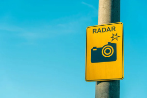Женщине выписали семь штрафов за превышение скорости, но после отменили
