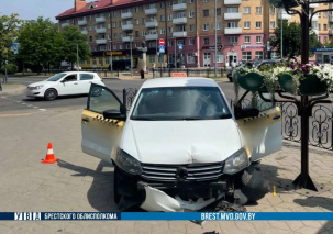 В ГАИ рассказали про ДТП с участием такси на перекрёстке Гоголя и бульвара