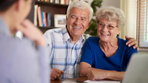 Минтруда: с 1 июля социальные выплаты перечисляются только на базовый счет