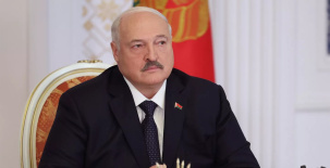 Лукашенко: народ должен молиться на власть, что Беларусь не воюет