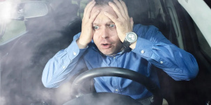 Пьяный бесправник в Бресте угнал автомобиль, протаранив ворота закрытой стоянки