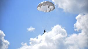 Чемпионат сил спецопераций по военно-прикладному парашютному многоборью проходит в Бресте