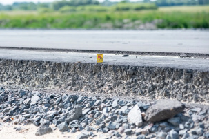 Большая стройка. Трасса М10 превращается в четырёхполосный автобан. Сколько это стоит?