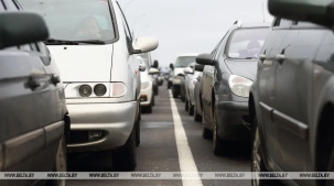 ГПК: очередь в Польшу существенно увеличилась за сутки - 435 легковых авто и 30 автобусов