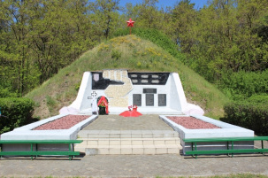 В этой могиле захоронены воины 75-й стрелковой дивизии, погибшие в 1941 году на территории Малоритского района