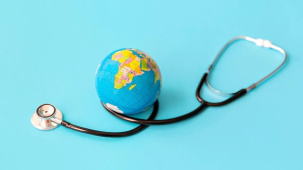 Какие медианные зарплаты в образовании и медицине – смотрим на цифры