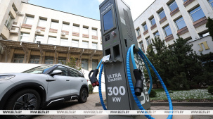 На магистралях и в отдаленных районах. Где в Беларуси планируют строить зарядные станции для электромобилей