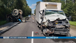 Водитель Iveco врезался в трактор с прицепом в Пружанском районе
