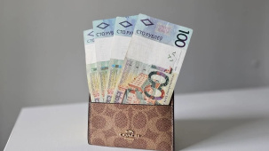 Сколько зарабатывают в сфере финансов и страхования в Беларуси