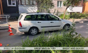 59-летняя брестчанка за рулём «Ford», двигаясь задним ходом, сбила 84-летнюю бабушку