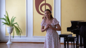 Штучных специалистов готовят в Бресте. Побывали на творческом экзамене будущих актеров