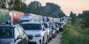 Семья собралась на море, но 19-летнего сына развернули на границе. Что случилось?